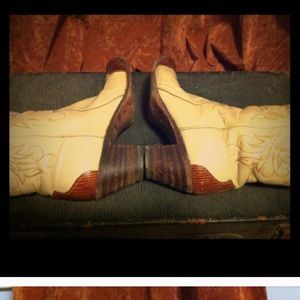 Justin boots, reserved!